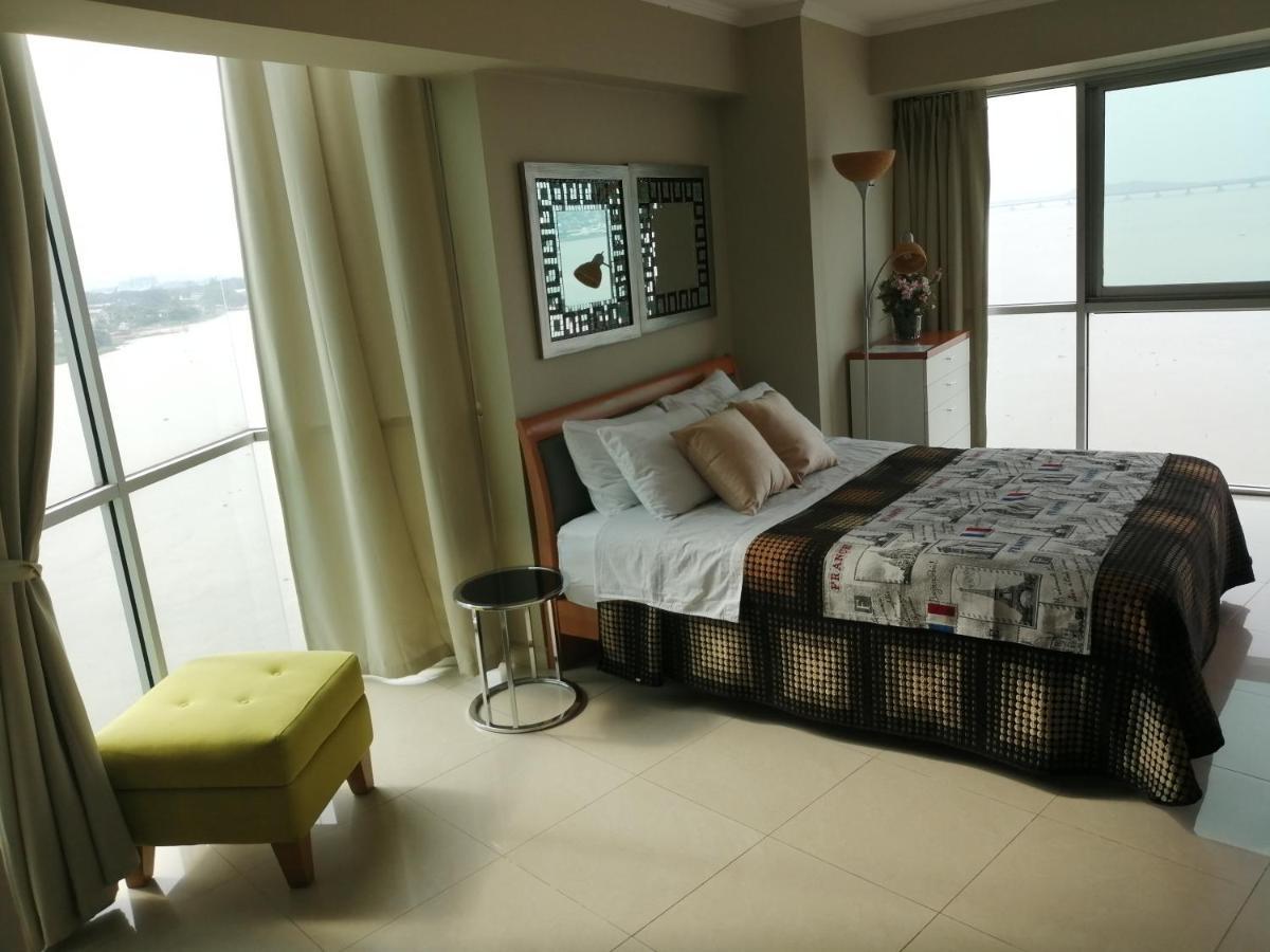 Puerto Santa Ana Suites Γκουαγιακίλ Εξωτερικό φωτογραφία