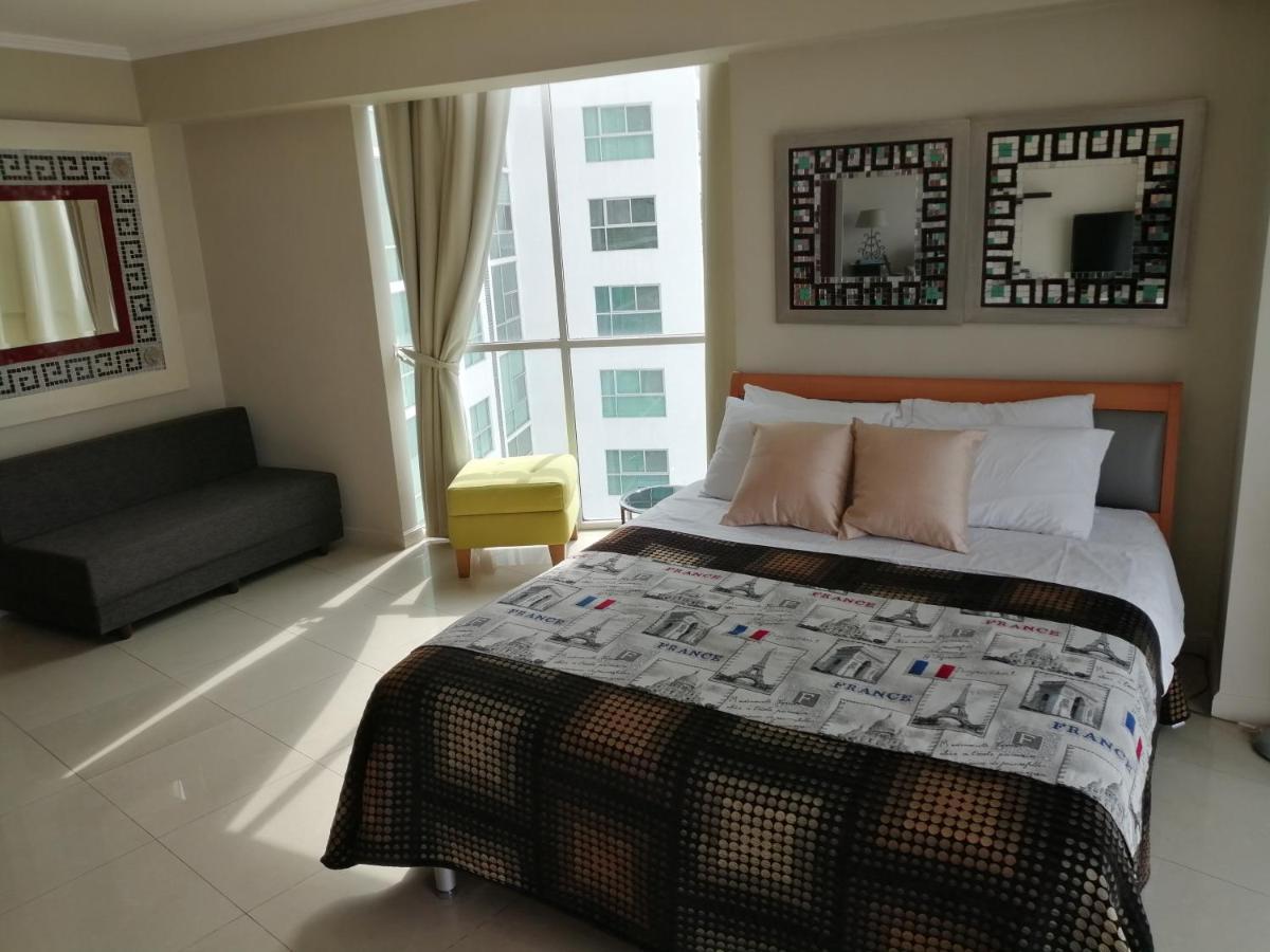 Puerto Santa Ana Suites Γκουαγιακίλ Εξωτερικό φωτογραφία